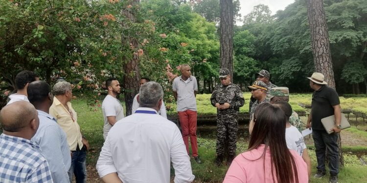 Frente reiteras denuncias de delincuencias, en Parque ecologico El Vivero, en Los Alcarrizos. autoridades se comprometen buscar solución