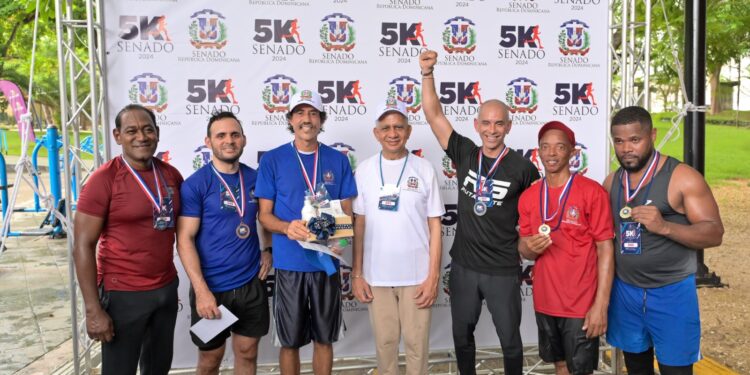 Primer Maratón 5K del Senado lo conquistan los colaboradores Luis de Los Santos y Edilania Pichardo