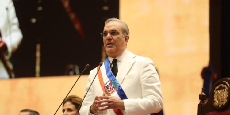 Presidente Abinader ratifica a ministros de Relaciones Exteriores, Industria y Comercio, Trabajo y Hacienda