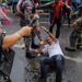 Sindicato de Trabajadores de la Prensa condena agresión a reportero y periodistas que cubrían incendio en plaza comercial de Santiago