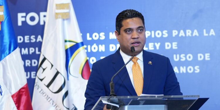 Kelvin Cruz: Unificar elecciones ahorraría 40% de recursos y aumenta participación electoral.