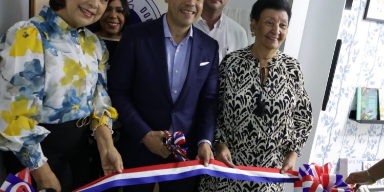 Wellington Arnaud y Besaida Santana inauguran sala de lactancia materna en INAPA