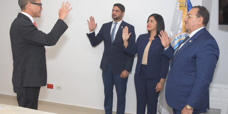 PRM escoge a Cristóbal Venerado Castillo como vocero de su bloque en Senado