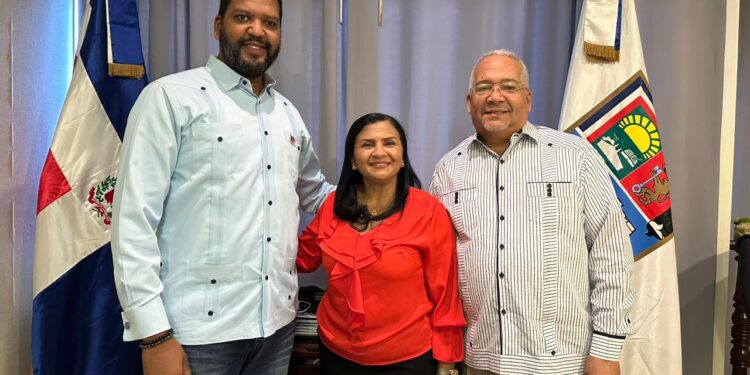 Resaltan compromiso de la vicealcaldesa SDE Ángela Henríquez con el fortalecimiento comunitario