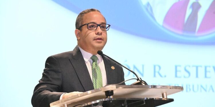 Autoridades de Nueva York reconocen al presidente del Tribunal Constitucional por su trayectoria profesional