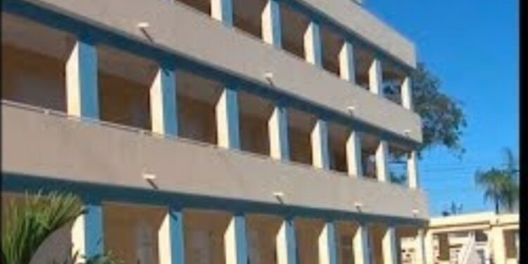 Por precariedades suspende docencias en escuela  de Los Alcarrizos, residentes reclaman