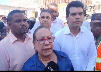 Gobernación Santiago e INAPA asisten familias perdieron hogares en incendio