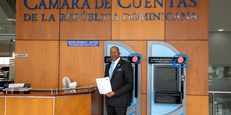 Contralor Félix Santana actualiza su declaración jurada ante la Cámara de Cuentas