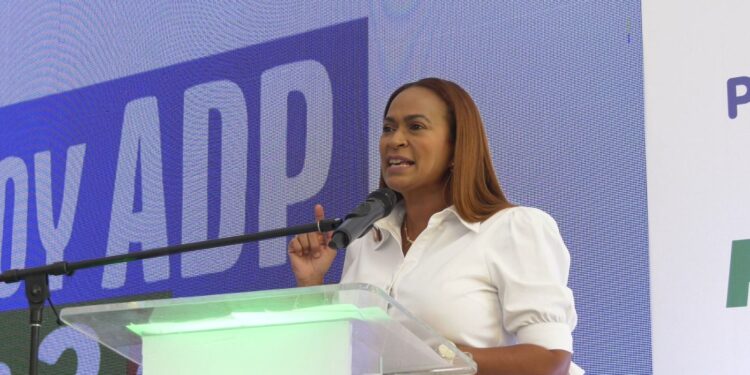 Fuerza Magisterial presenta a Adhamilka Espinal como candidata a la Presidencia Nacional de ADP