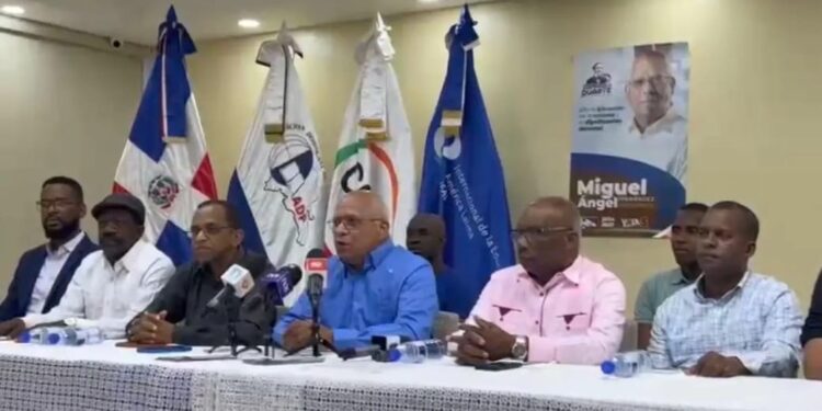Maestros rechazan Minerd cubra nómina de retiro con fondos del INABIMA