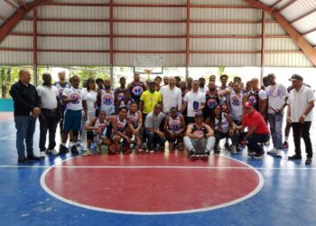 Los 300 Basketball Club realiza torneo cuadrangular en honor al ingeniero Sandy de la Cruz