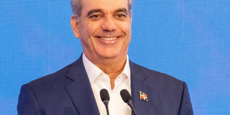 Abinader presenta declaración del 2024 por un monto de RD$3,972 millones de pesos