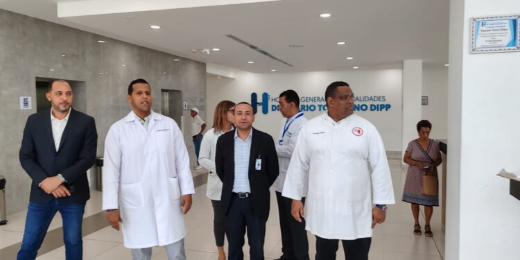 Nuevo Director del Hospital Mario Tolentino Dipp realiza recorrido por diferentes áreas de la institución