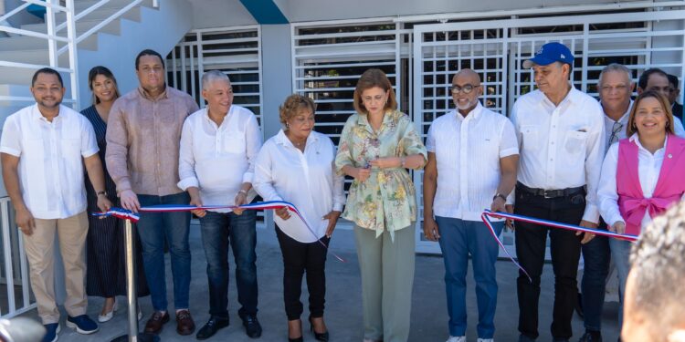 Entregan totalmente remozado Club Cajuquis en el 12 de Haina