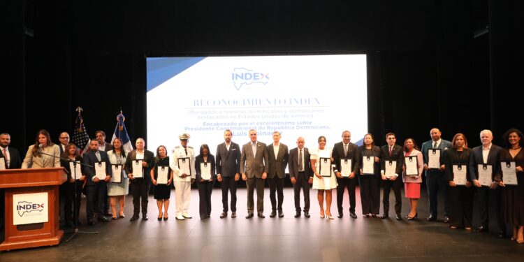 Presidente Abinader reconoce a dominicanas y dominicanos destacados en Estados Unidos por su contribución a la comunidad
