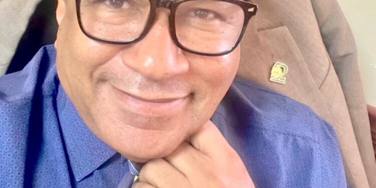 Director de Comunicaciones Senador Julito Fulcar critica manejo mediático de algunos medios en Baní