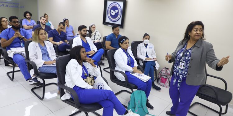 Futuros médicos se preparan para abordar trastornos mentales asociados al consumo de drogas