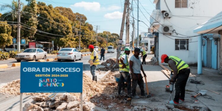 Alcaldía del Distrito Nacional construye aceras, contenes e imbornales en varios sectores de la capital