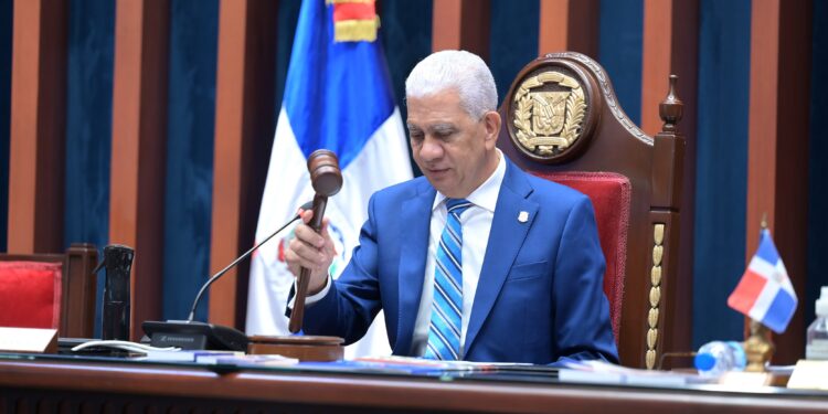 Senado declara de urgencia y aprueba ley que declara la necesidad de una reforma constitucional