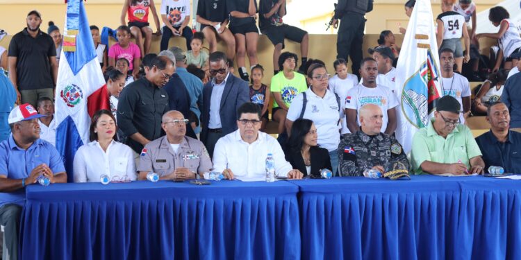 Programa “El Alcalde en el Barrio” lleva deportes, salud y recreación al Sector Los Mina
