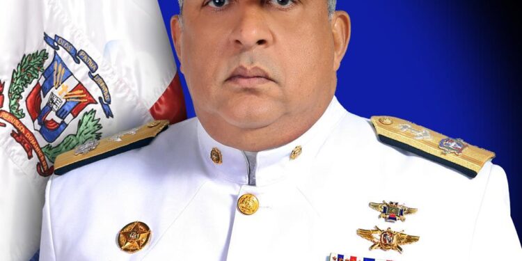 Presidente Abinader designa al Vicealmirante Lee Ballester nuevo director de Migración