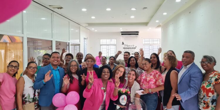 Mujeres miembros de ASOMUALS en Los Alcarrizos exigen mayores oportunidades