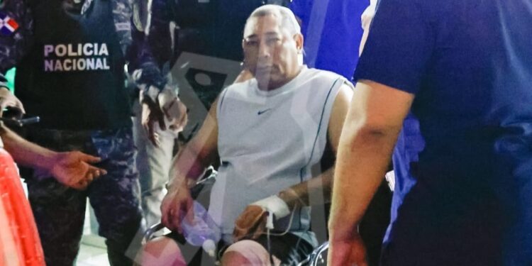 Coronel Bidó quien había sido secuestrado en el 15 de Azua recibe atenciones médicas en Hospital de la Policía Nacional