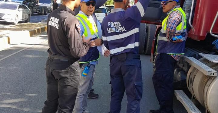 Alcaldía de Santiago refuerza operativos para controlar camiones de carga pesada y mejorar la movilidad urbana