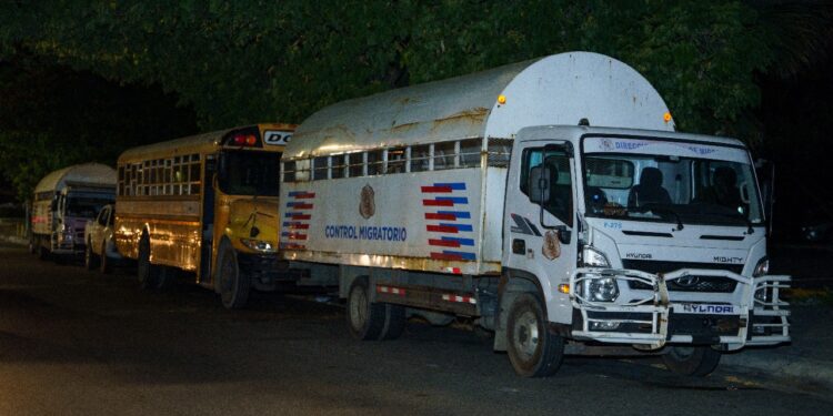 Incrementan operativo de Migración para cumplir meta de deportar 10 mil extranjeros irregulares por semana