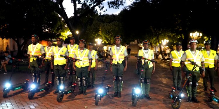 DIGESETT relanza agentes en patinetas en la zona colonial para eficientizar la movilidad y agilizar el tránsito