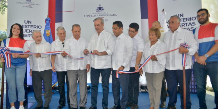 Presidente Abinader entrega remozada la Villa Olímpica.