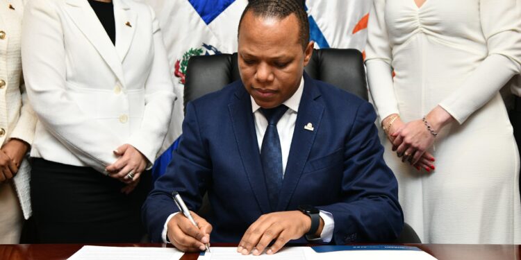 INTRANT firma Carta Compromiso para implementar modelo de integridad
