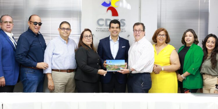 Wellington Arnaud comparte con el Consejo de Desarrollo Estratégico de Santiago (CDES)  logros de INAPA en esa provincia
