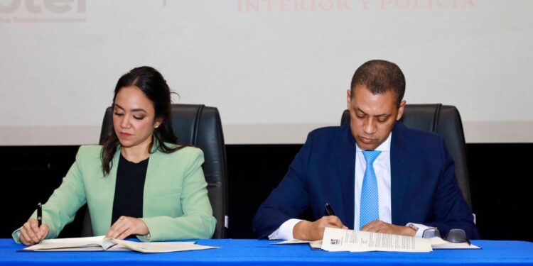 INDOTEL modernizará destacamentos y los dotará de internet