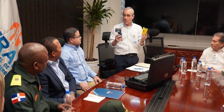 INTRANT y DIGESETT entrenan agentes en uso de alcoholímetros para la seguridad vial