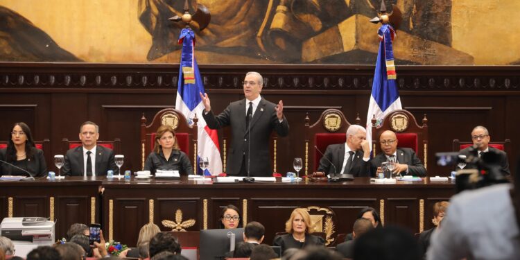 Luis Abinader pone fin a 180 años de continuismo con la nueva Constitución reformada proclamada hoy