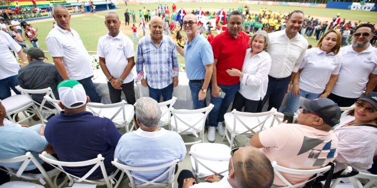 Alcalde de Salcedo Juan Ramón Hernández encabeza inauguración Juegos Municipales 2024