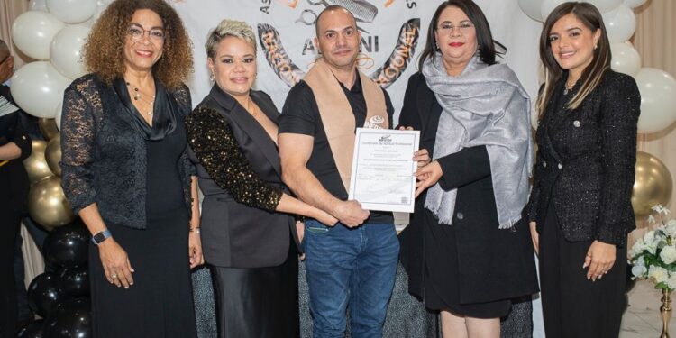 INFOTEP entrega certificados por validación ocupacional a decenas de dominicanos en Nueva York