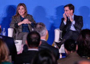 Carolina Mejía es reconocida en Madrid por su exitoso modelo de alianza público-privada comunitaria