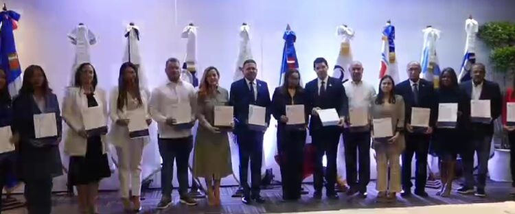 Proindustria lidera firma de convenio interinstitucional para promover industrialización femenina en RD