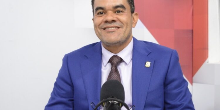 Designan a exdiputado Elías Báez en la DIDA