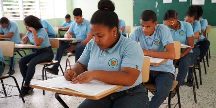Educación convoca  a más de 17 mil estudiantes para tercera convocatoria de Pruebas Nacionales
