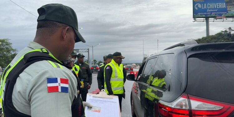 DIGESETT realiza operativos simultáneos de reducción de velocidad y alcoholimetría en la autopista Duarte y Las Américas