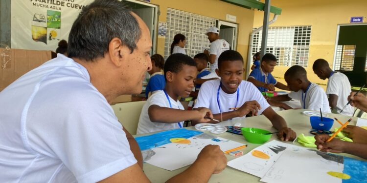Unos 150 Niños y jóvenes participan en Concursos de Pintura y&nbsp; Poesía en Mucha Agua, Cambita San Cristóbal