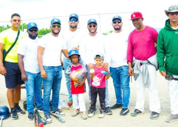 Fundación FYRE celebra Día del Deporte con entrega de útiles de béisbol y competencia de Home Rum