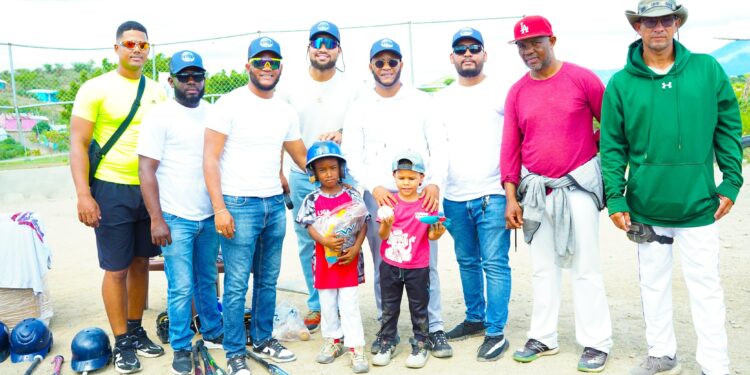 Fundación FYRE celebra Día del Deporte con entrega de útiles de béisbol y competencia de Home Rum