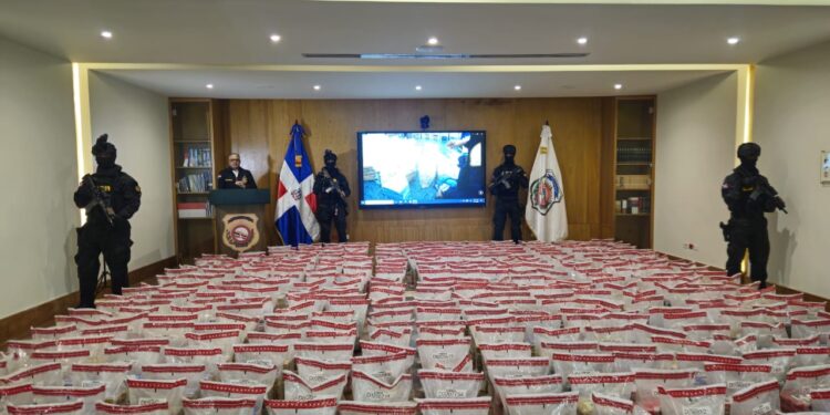 DNCD confisca más de 2.2 toneladas de cocaina en Puerto Cauceso considerado el más grande ocupado en el país