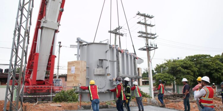 EDEEste fortalece infraestructura eléctrica en Los Mina con instalación de nuevo transformador de 50 MVA