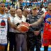 Director IDOPPRIL hace saque de honor XXX Torneo de Baloncesto Superior La Vega