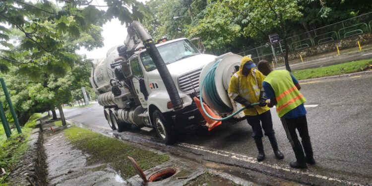 Alcaldía Distrito Nacional amplía limpieza de imbornales ante incidencia de lluvias